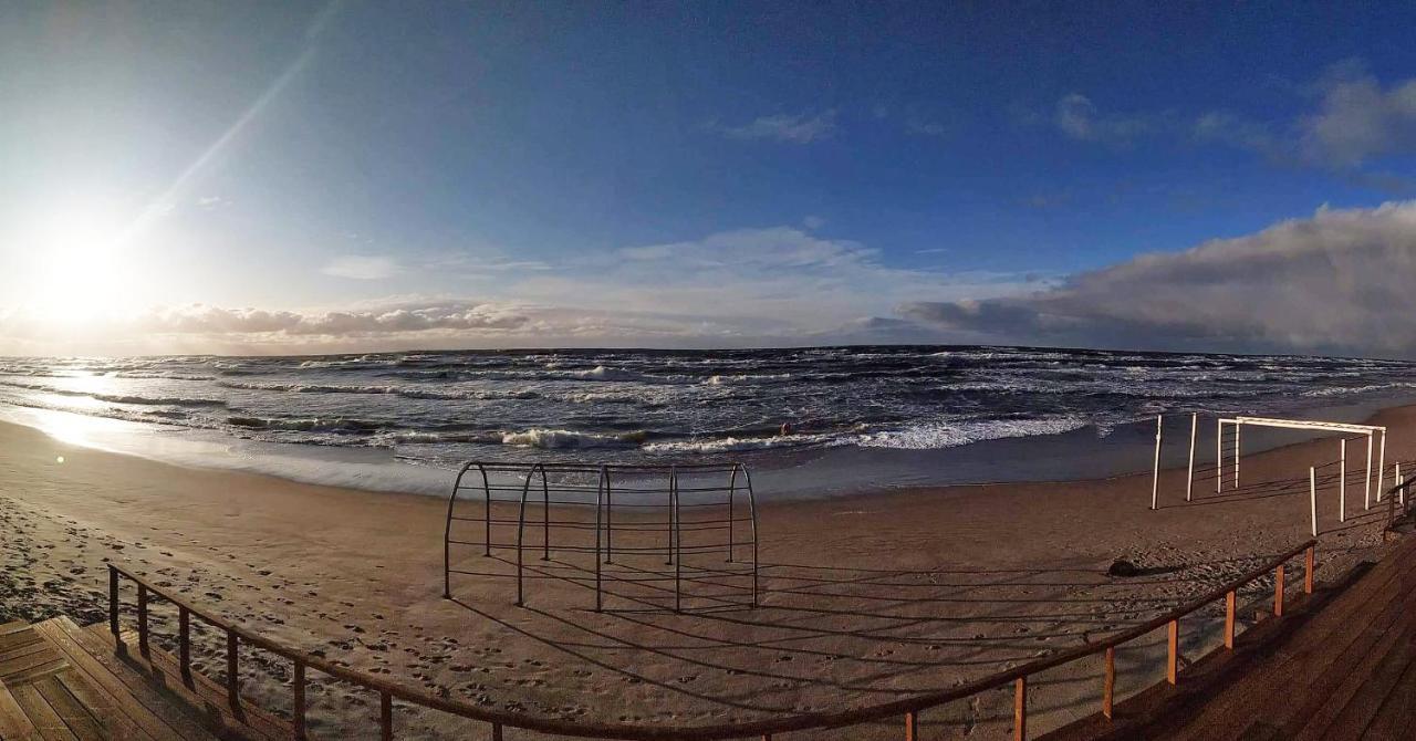 Melnrage Beach Cozy Apartments & Terrace - Pine View Sea Entry クライペダ エクステリア 写真